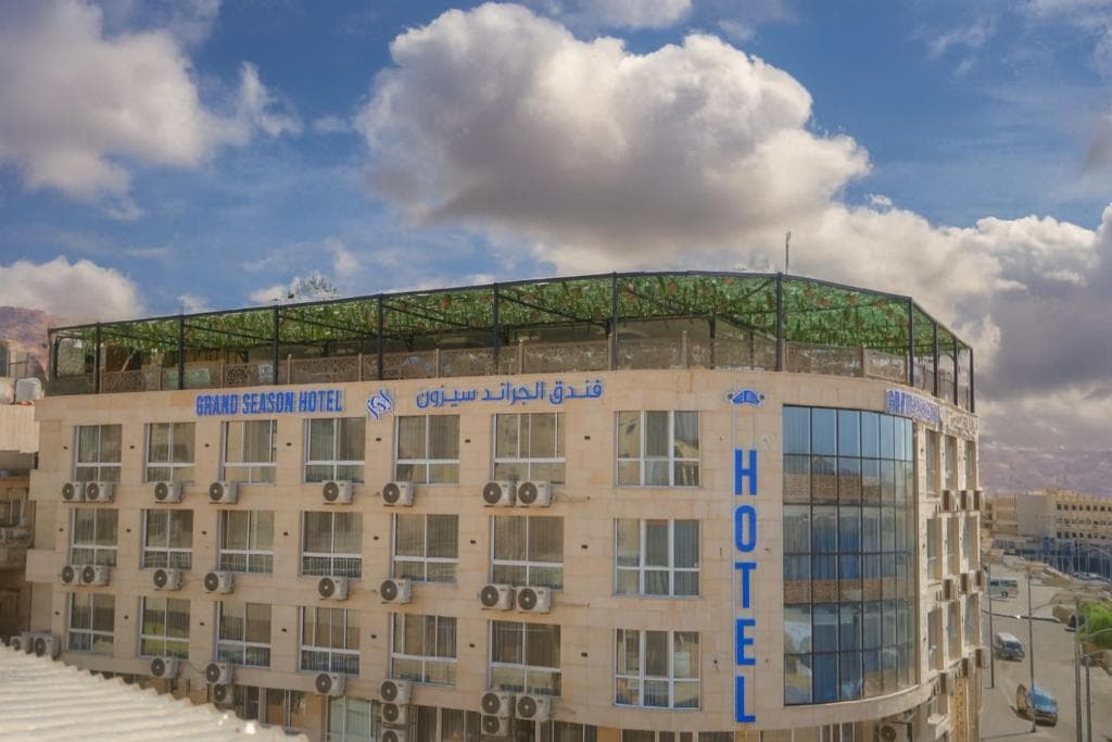 Grand Seasons Hotel